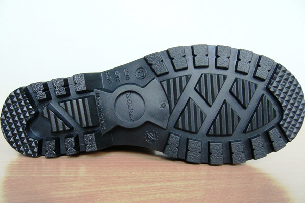 Izoliuotų guminių batų, pramoninių darbo batų gamintoja Lenkija